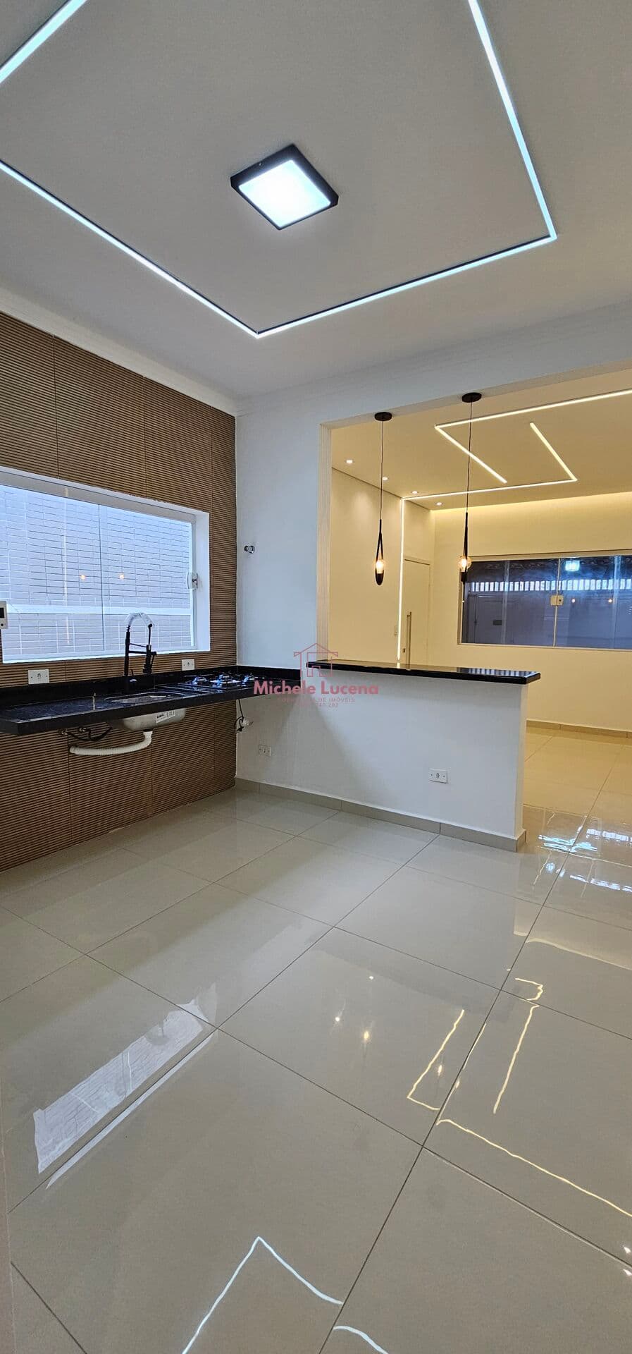 Casa reformada - 100 mts da Praia próximo a feirinha da Caiçara.