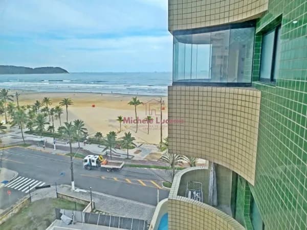 3 dormitórios mobiliado - Prédio frente mar!