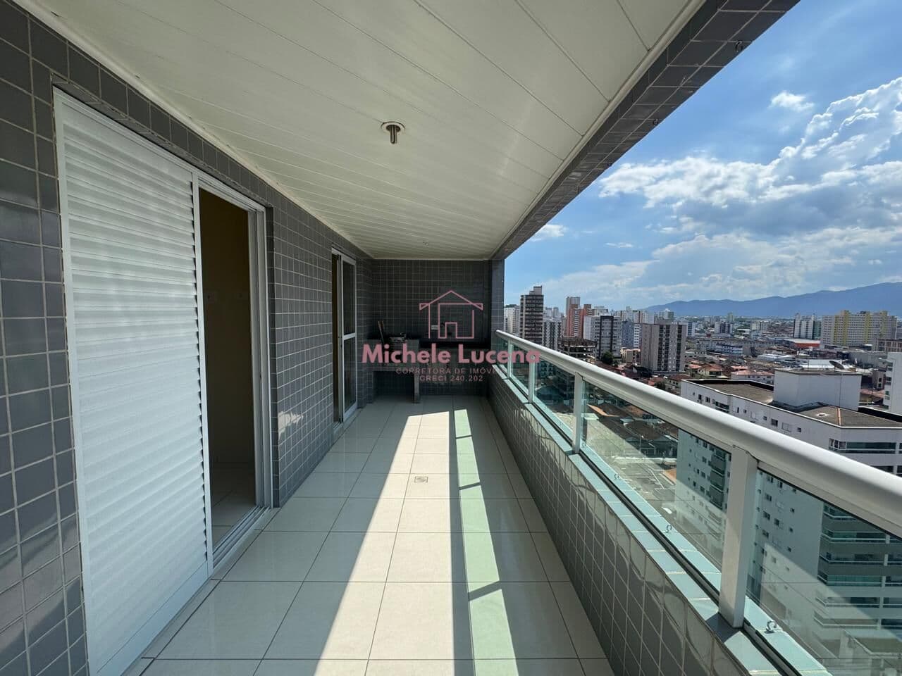 3 dormitórios , andar alto c/ vista livre!
