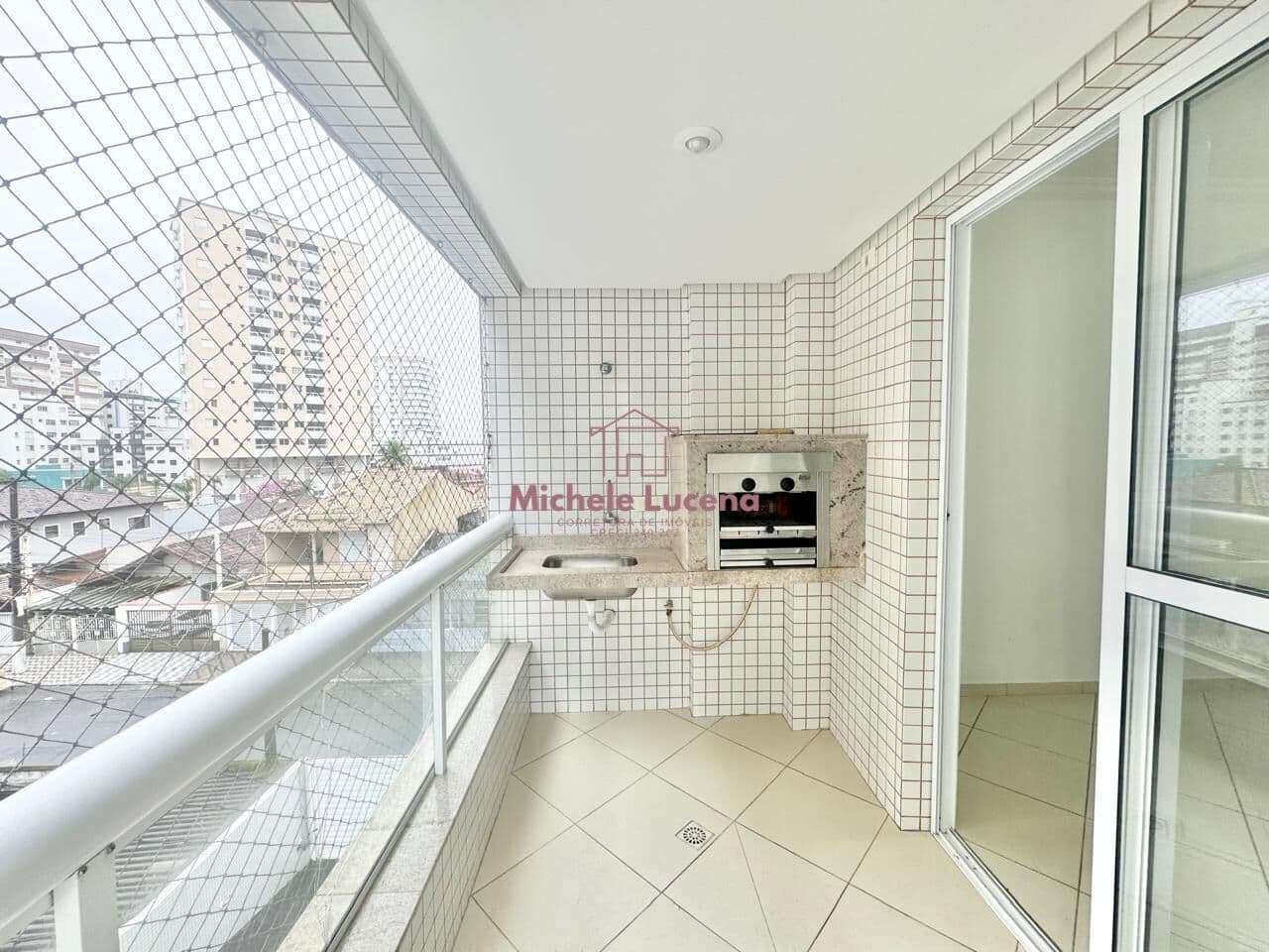 Apartamento localizado a 100 mts da Praia e a 350 da feirinha da Vila Caiçara