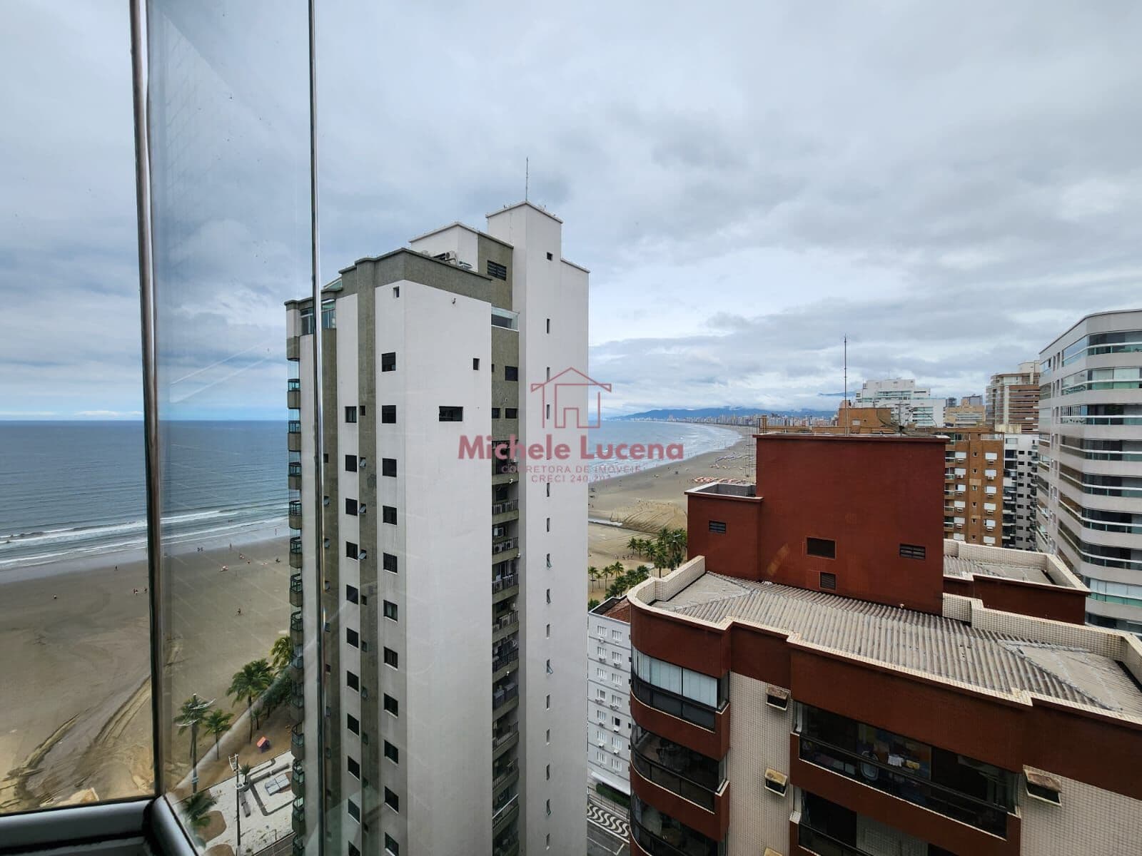 3 dormitórios - andar alto c/ vista para o Mar!