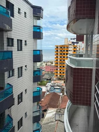 1 dormitório mobiliado, andar alto c/ vista para o Mar!