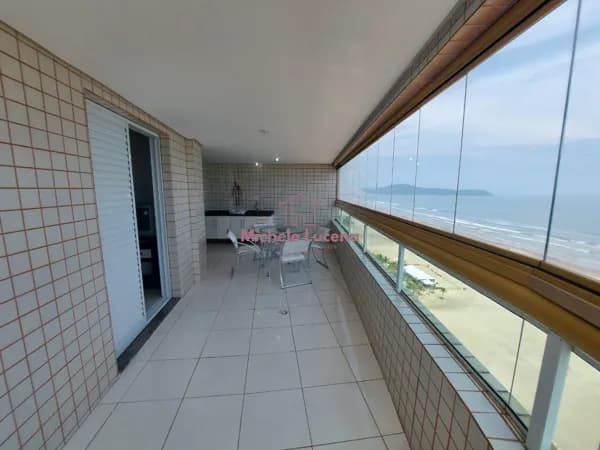 3 suítes frente ao MAR!