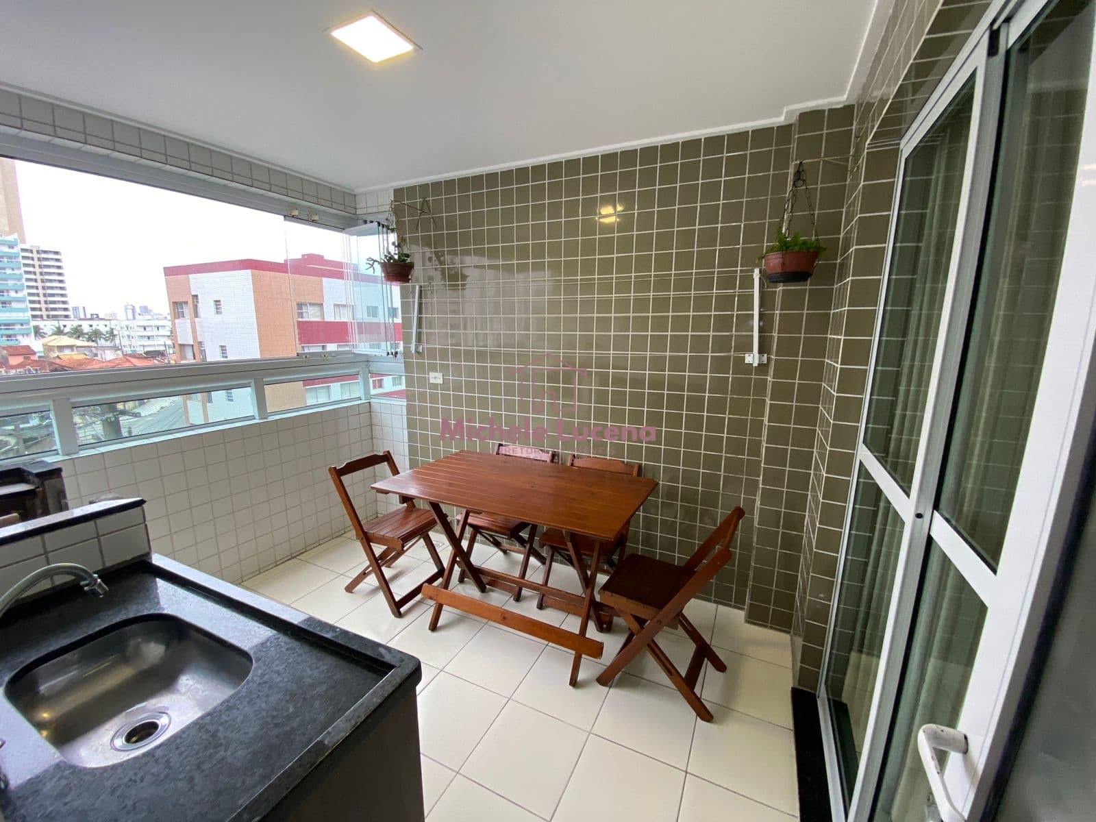2 dormitórios - 50 mts da Praia