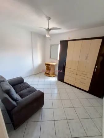 1 dormitório localizado a 350 mts da Praia!