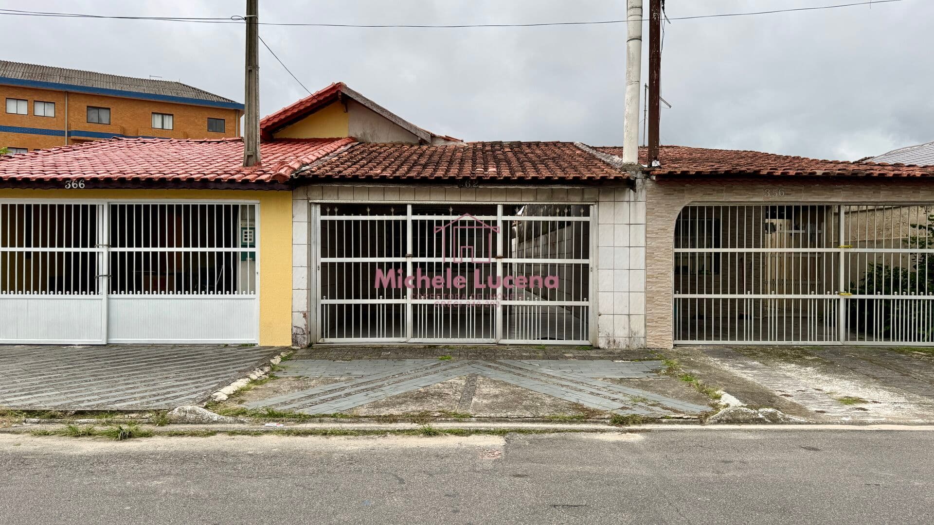 Casa residencial localizada a 100 mts da praia c/ parcelamento direto