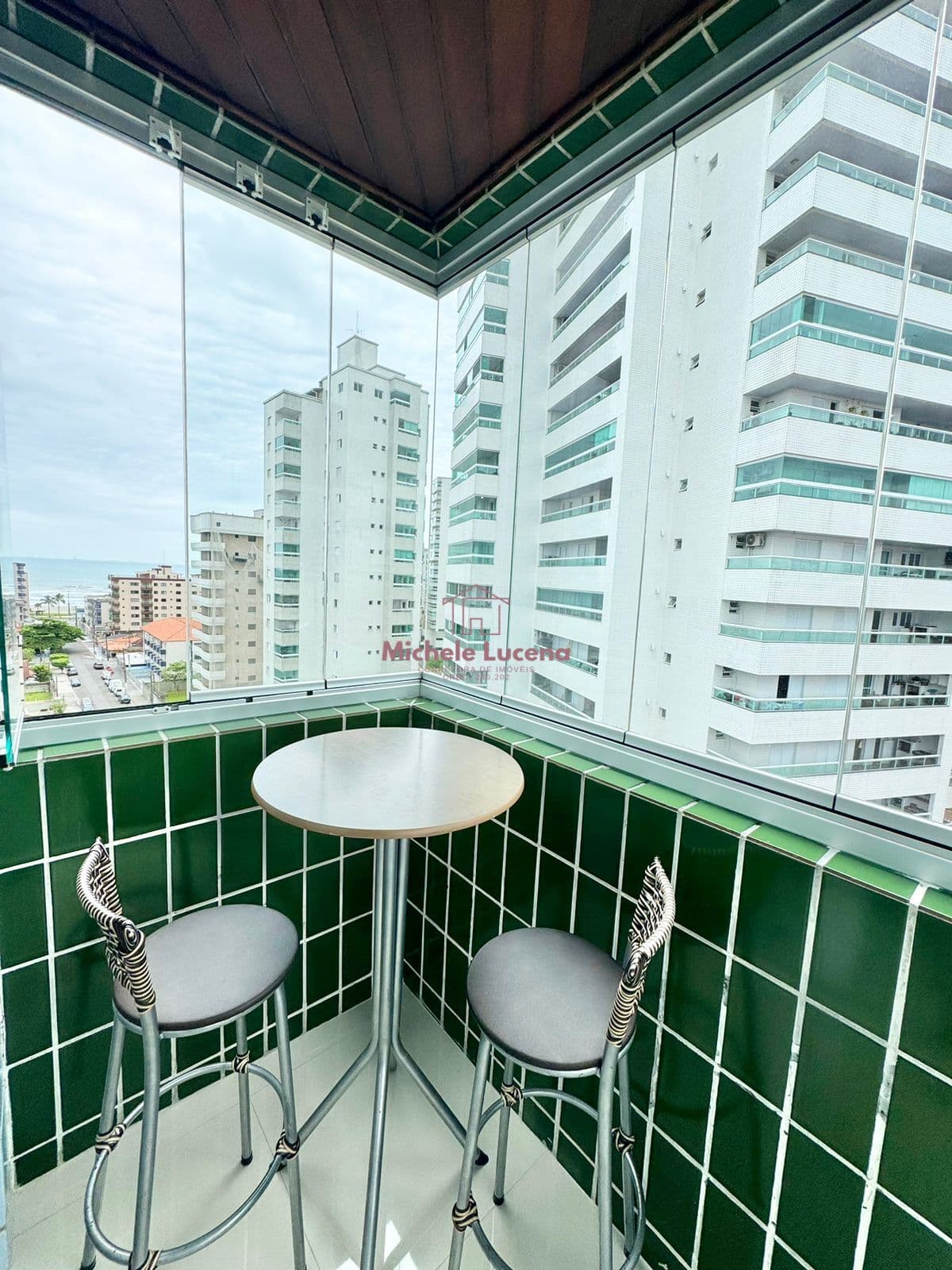 2 dormitórios andar alto com vista para o Mar.