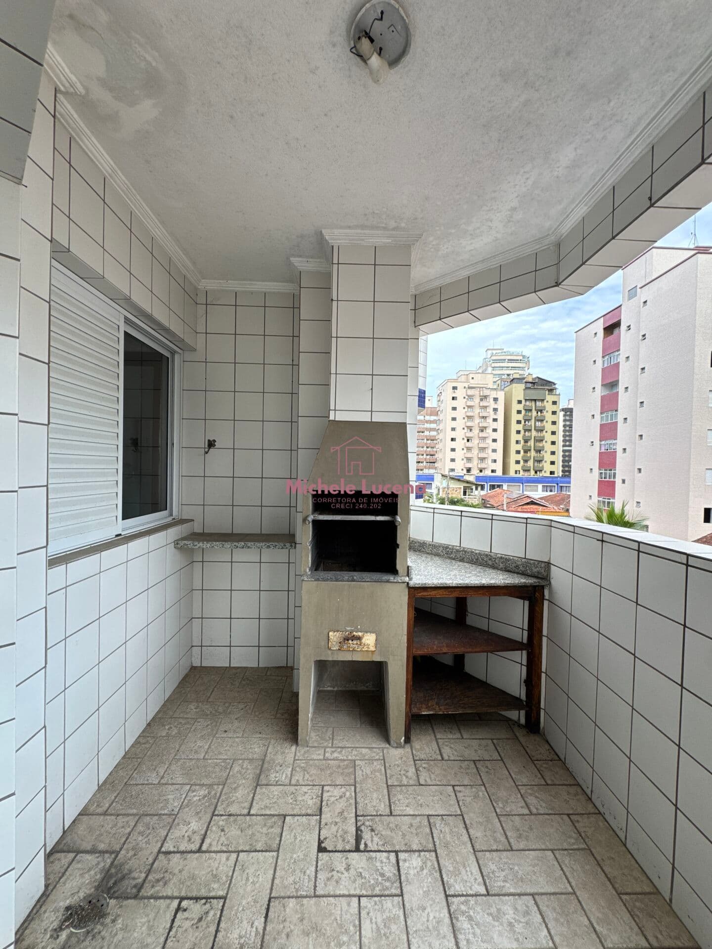 1 dormitório c/ suíte - 200 mts da Praia !