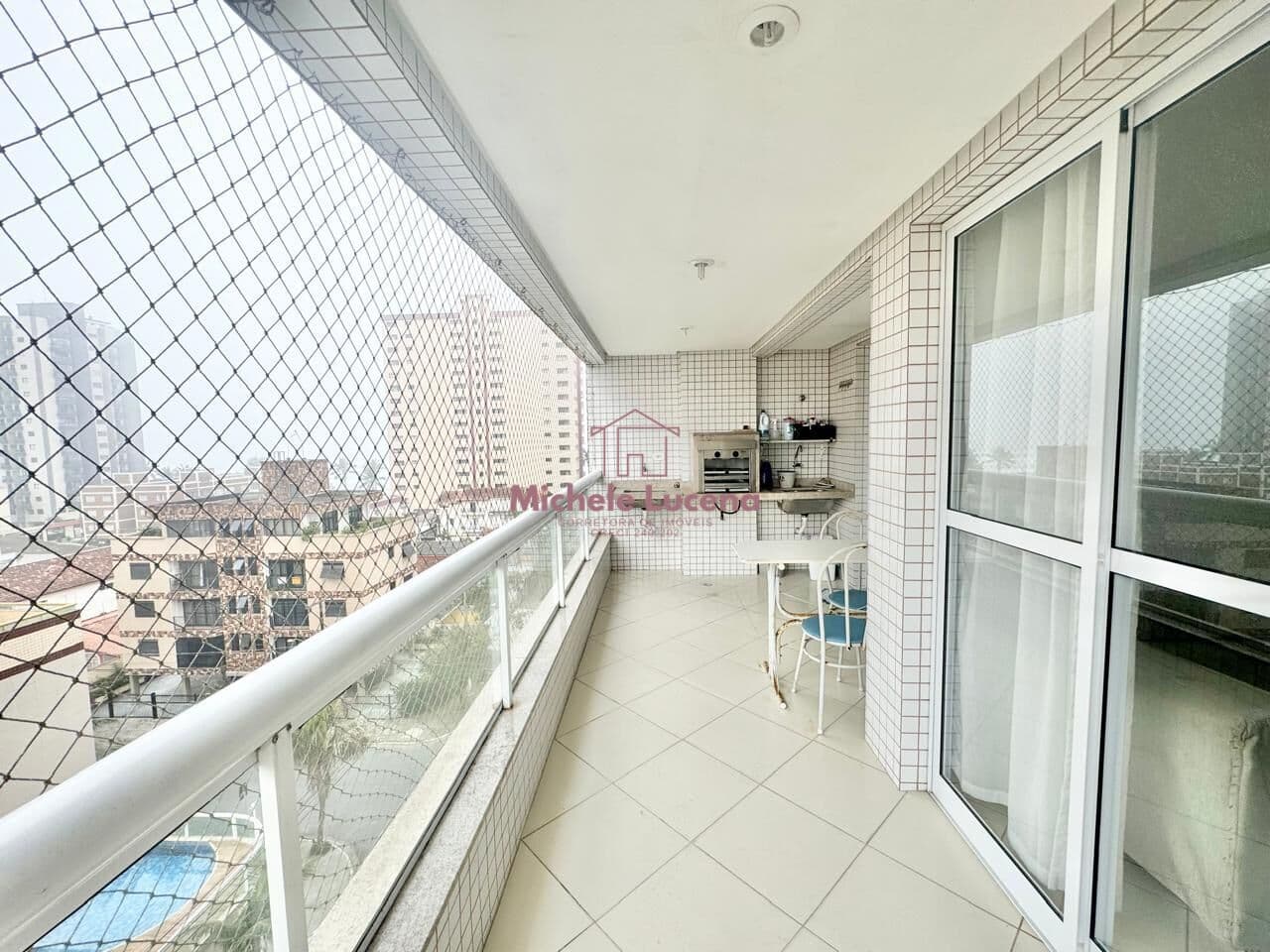 Apartamento frente rua c/ vista para o MAR!