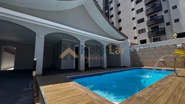 Casa Isolada com Piscina a 250m do Mar na Guilhermina – 157 m²