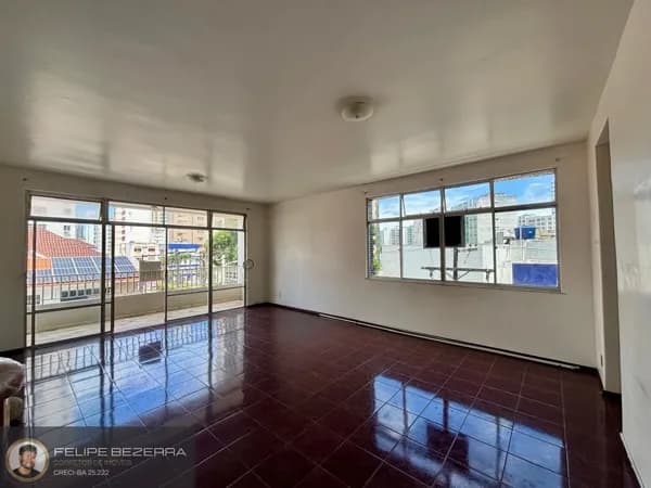 Apartamento com 4 quartos e terraço privativo à venda na Graça