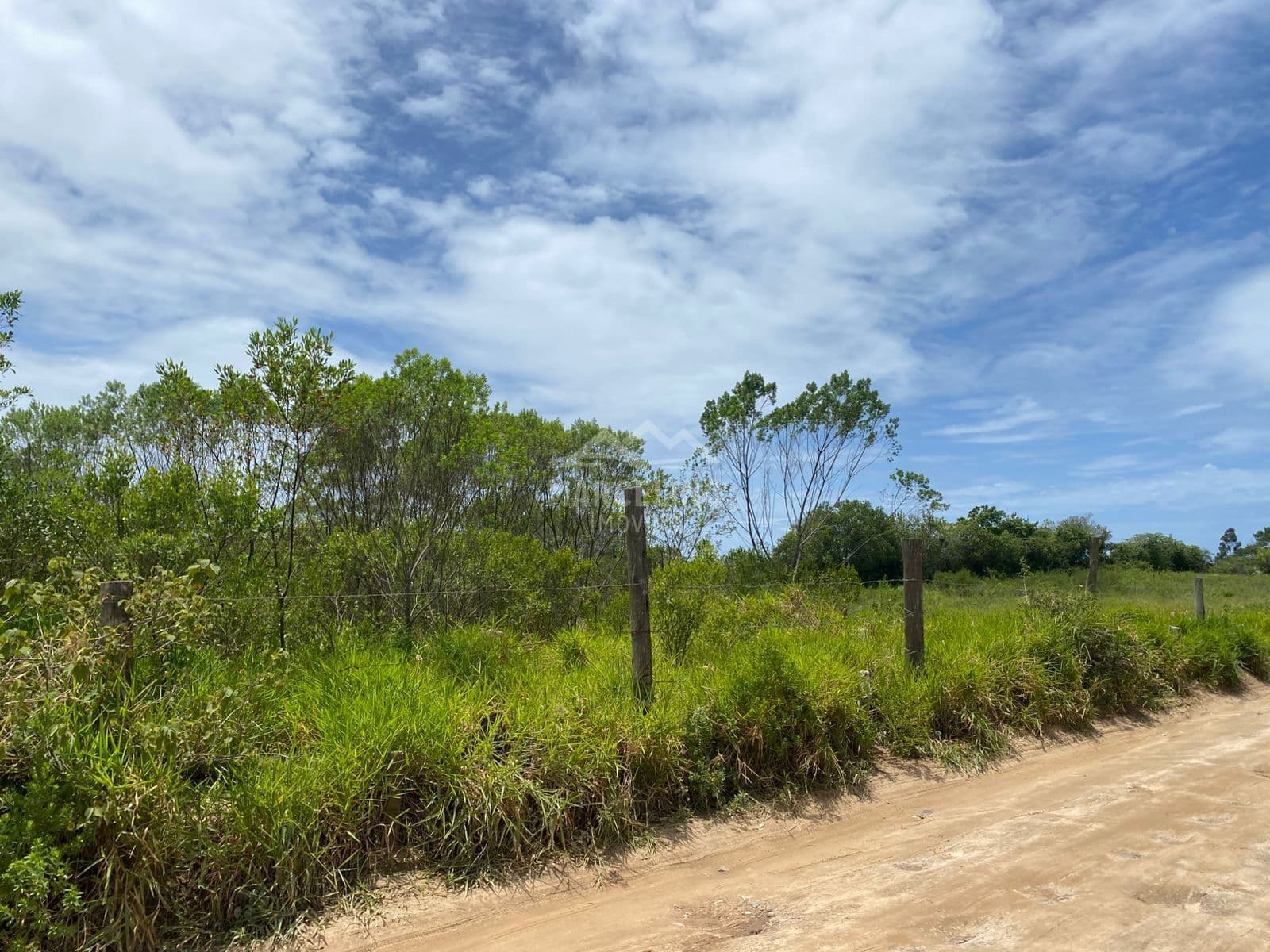 Lote próximo ao centrinho do Rosa.