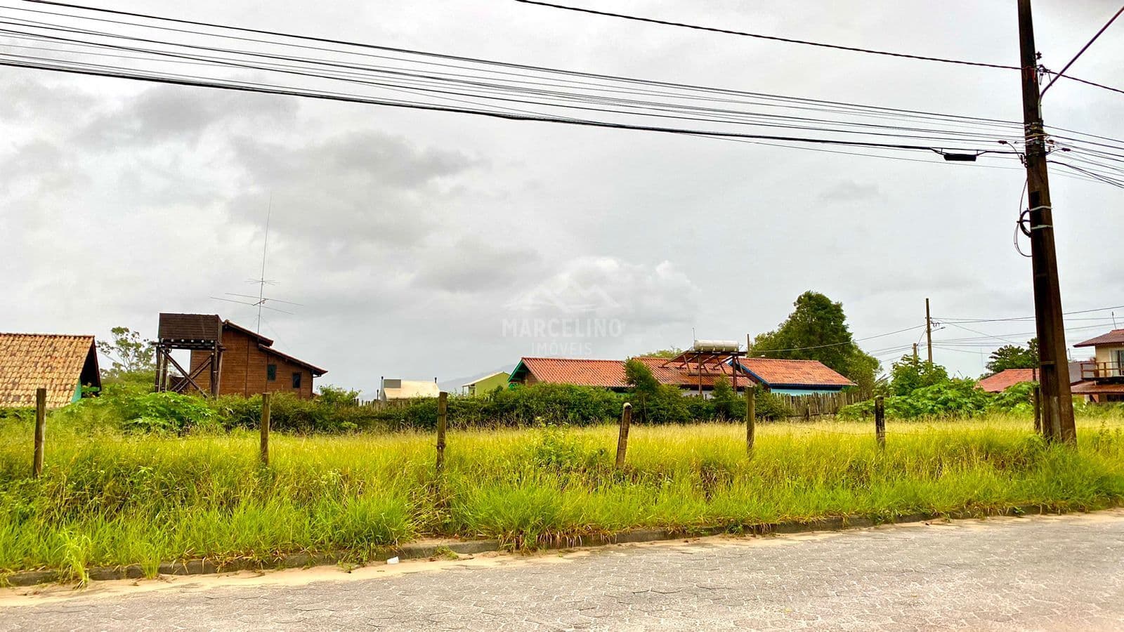 Terreno com ótima localização em Ibiraquera - Imbituba