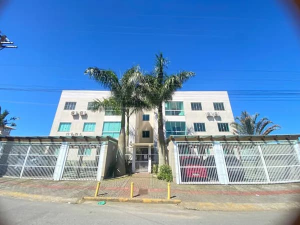 Apartamento a 150 metros do mar na praia da vila.