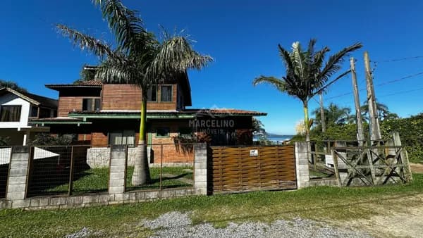 Casa Beira de LAGOA em Garopaba