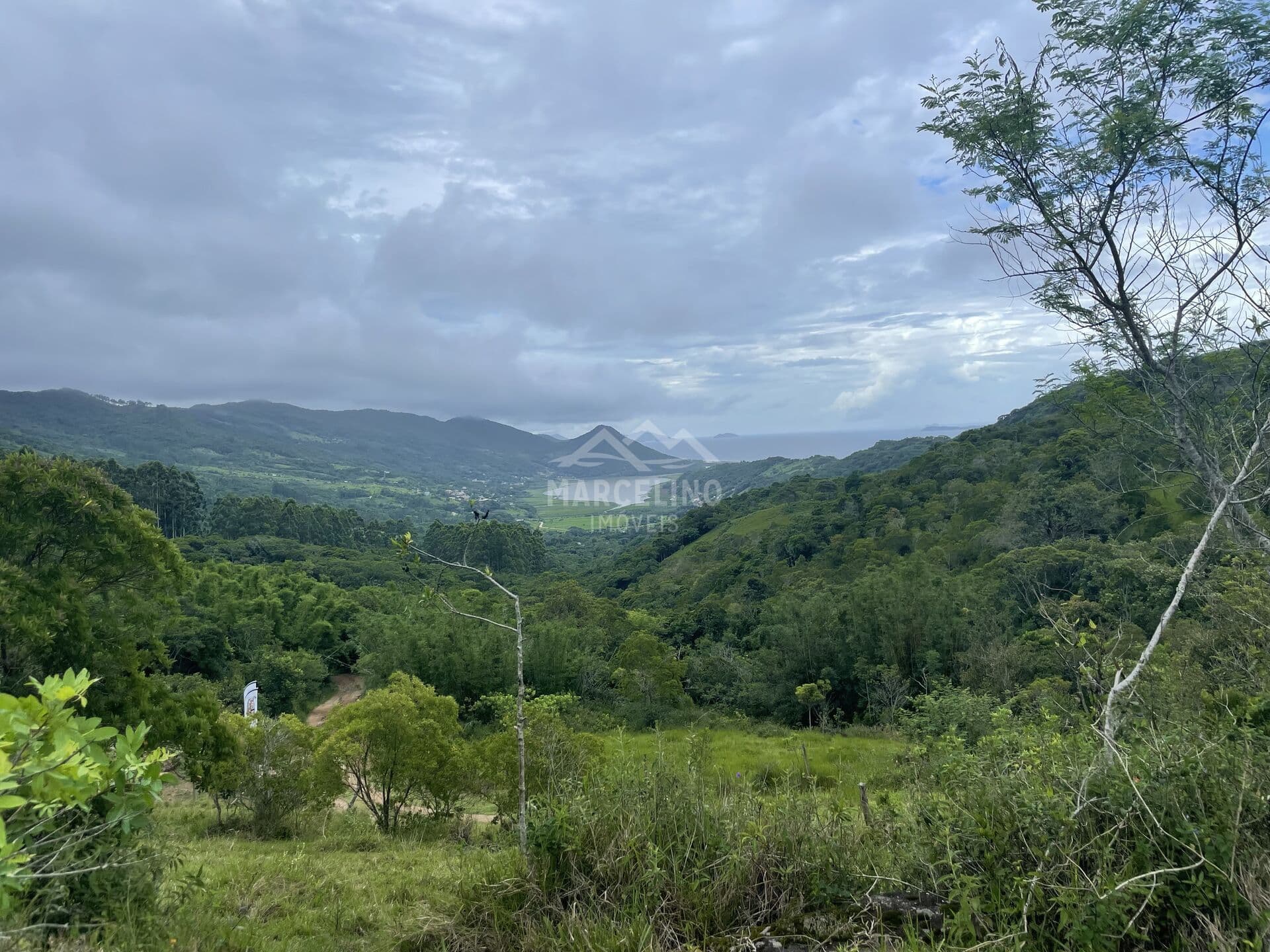 TERRENO COM LINDA VISTA PARA MAR E LAGOA