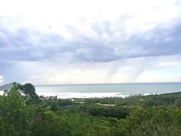 Terreno com vista para o mar da praia do rosa.