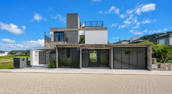 Casa em Condomínio de Alto Padrão