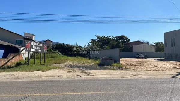Terreno perfeito para comércio.