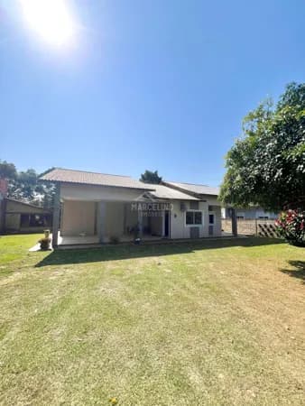 Exclusiva casa na beira da lagoa de Ibiraquera