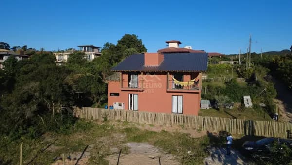 Casa com ótima localização