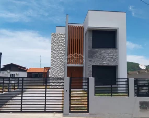Casa Padrão à 50 metros da Praia