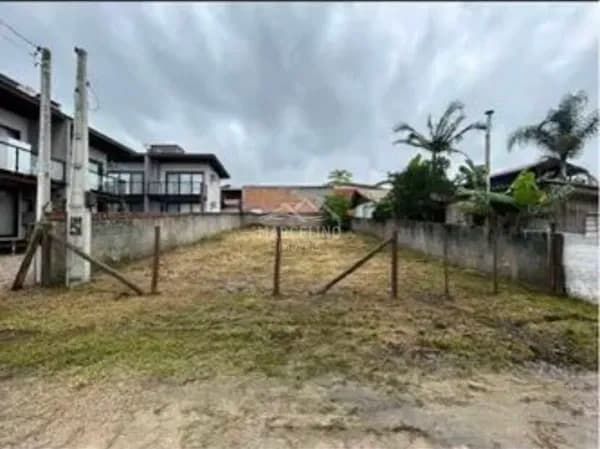Terreno com ótima lolcalização.