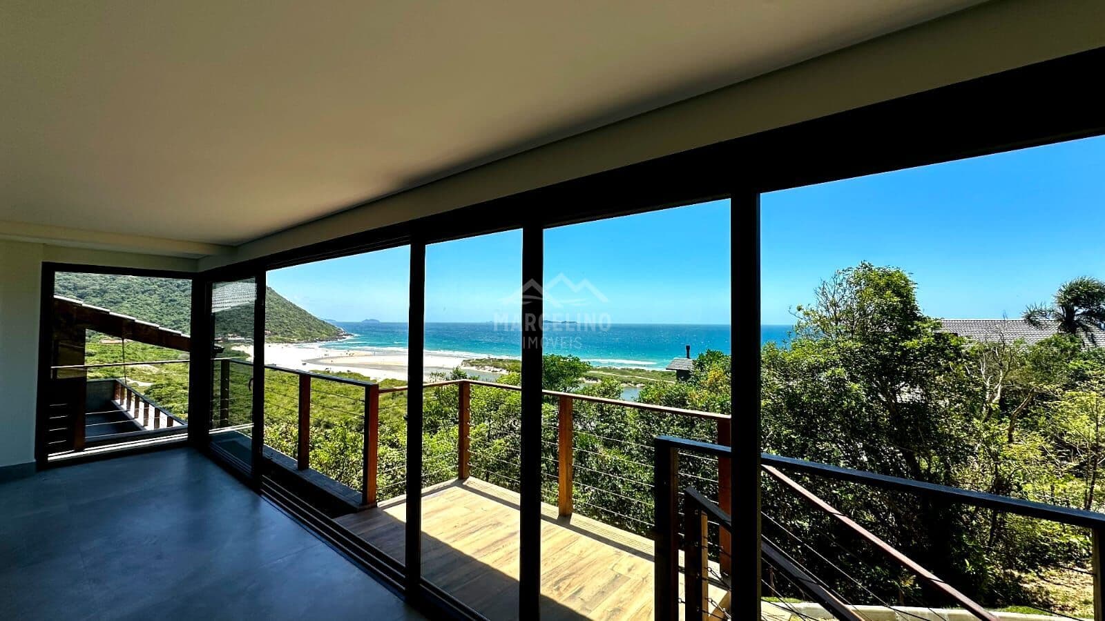 Casas em condomínio de alto padrão na praia do Siriú