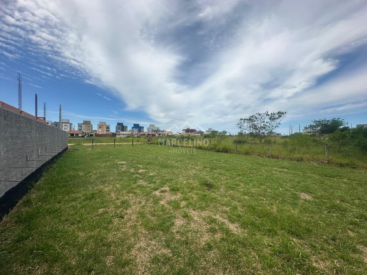 Lote/Terreno em Imbituba - Village