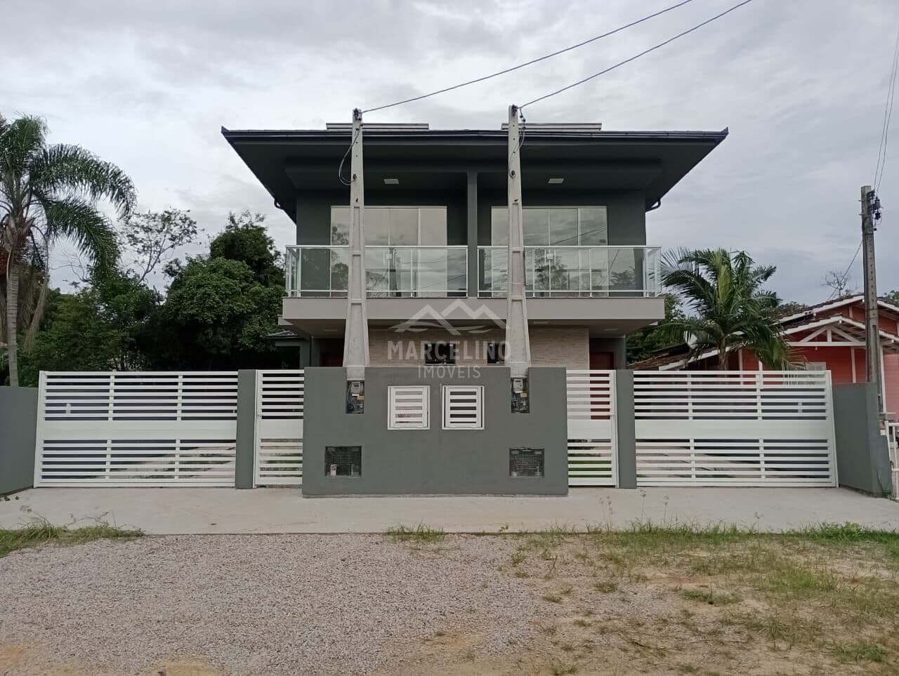 Casa Geminada de alto padrão a 150 metros da Lagoa de Ibiraquera.