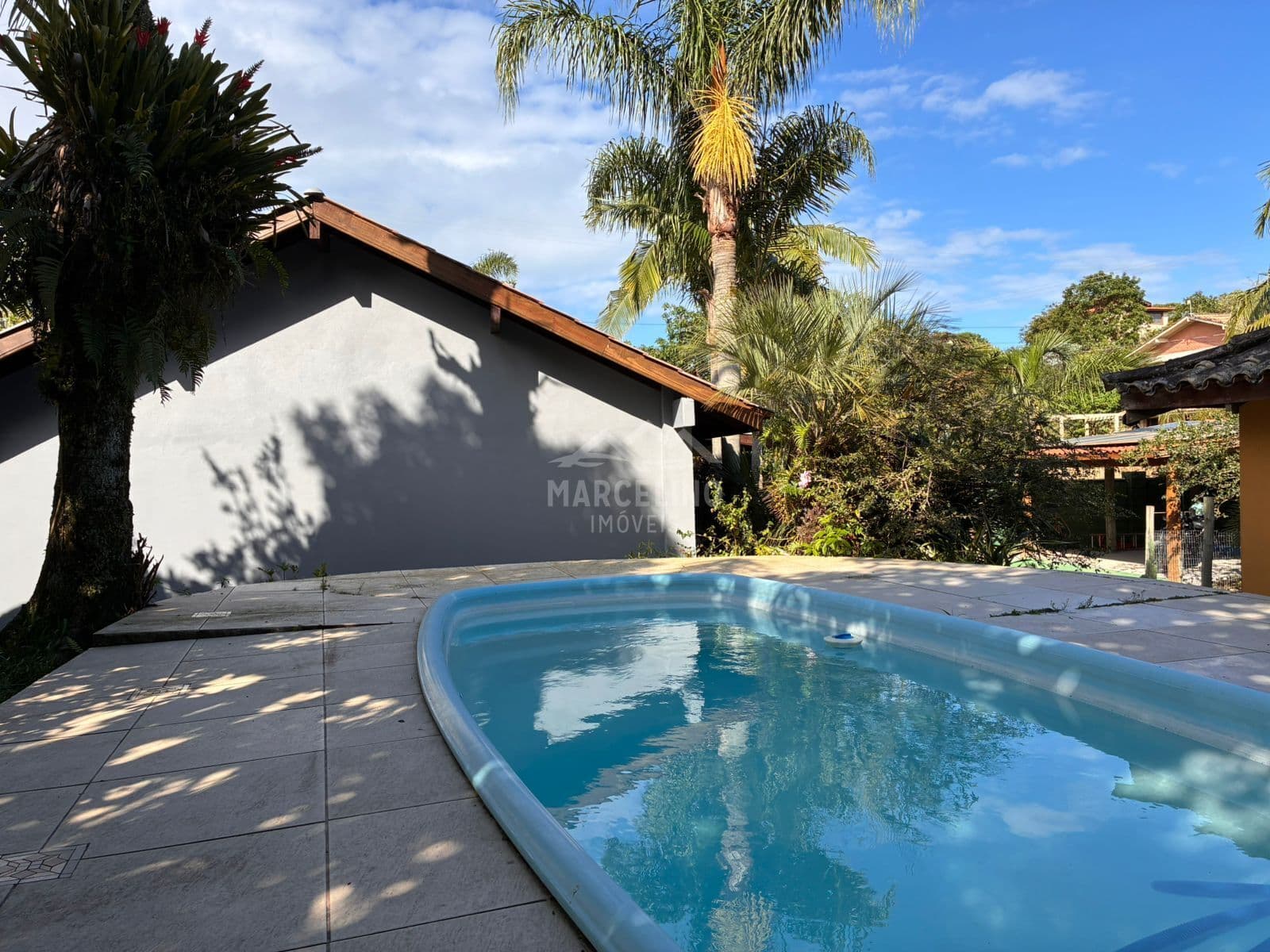 Casa para aluguel de temporada – Centrinho da Praia do Rosa TEMPORADA/FÉRIAS
