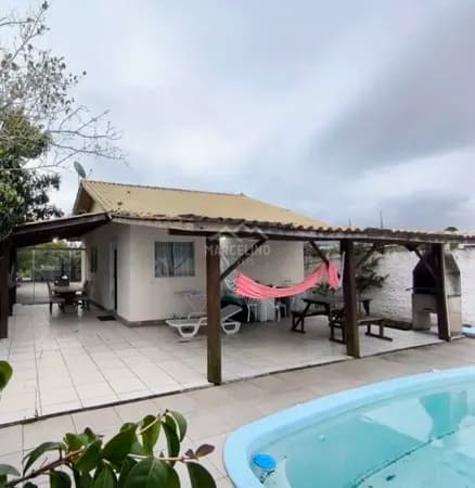 Casa com ótima localização - Próximo á Surfland