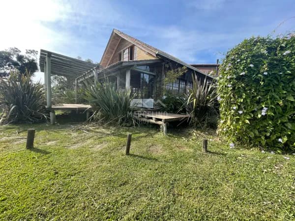 Casa Chalé com Vista Perene a Lagoa de Ibiraquera-SC