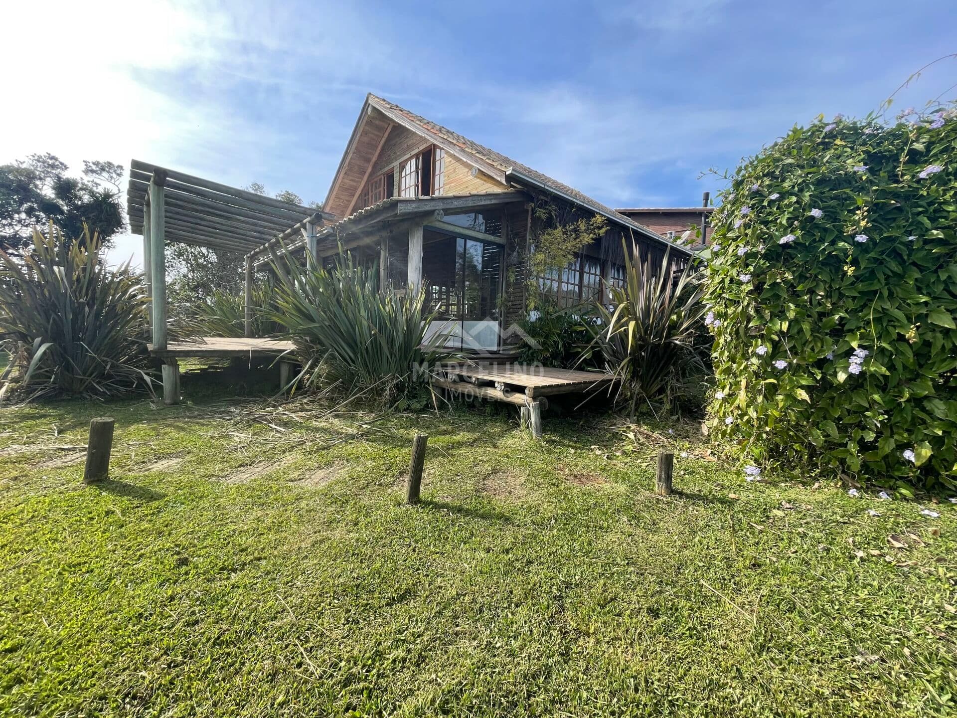 Casa Chalé com Vista Perene a Lagoa de Ibiraquera-SC