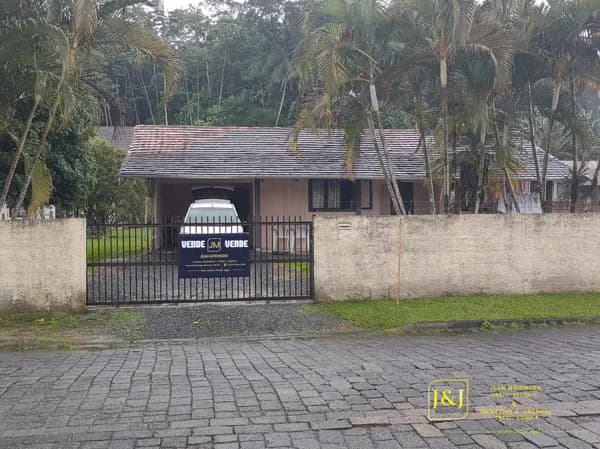 Casa Mista - Próximo a centro.