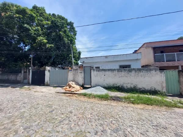 Casa à venda no bairro Centro (Justinópolis) em Ribeirão das Neves/MG