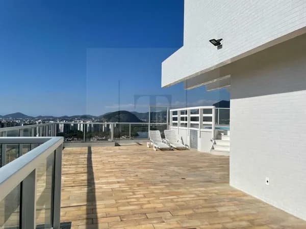Cobertura Duplex com piscina e maravilhosa vista em Condomínio clube na Barra da Tijuca