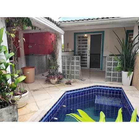 Casa em Condomínio fechado com 3 suítes em lha de Guaratiba