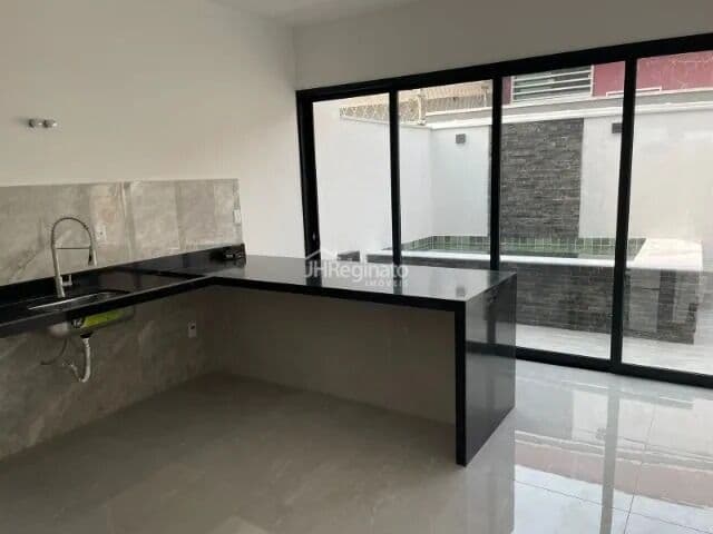 Casa assobrada à venda no Condomínio Horto Florestal 3 - Sorocaba