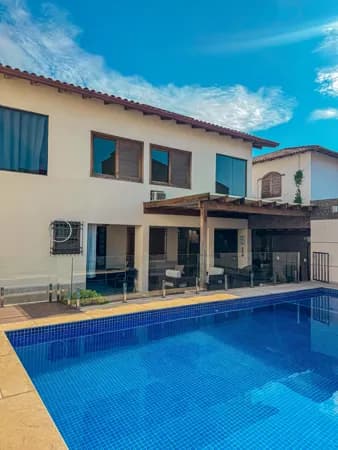 Casa na Mata da Praia com 450m², 5 quartos, 2 suítes, lazer privativo
