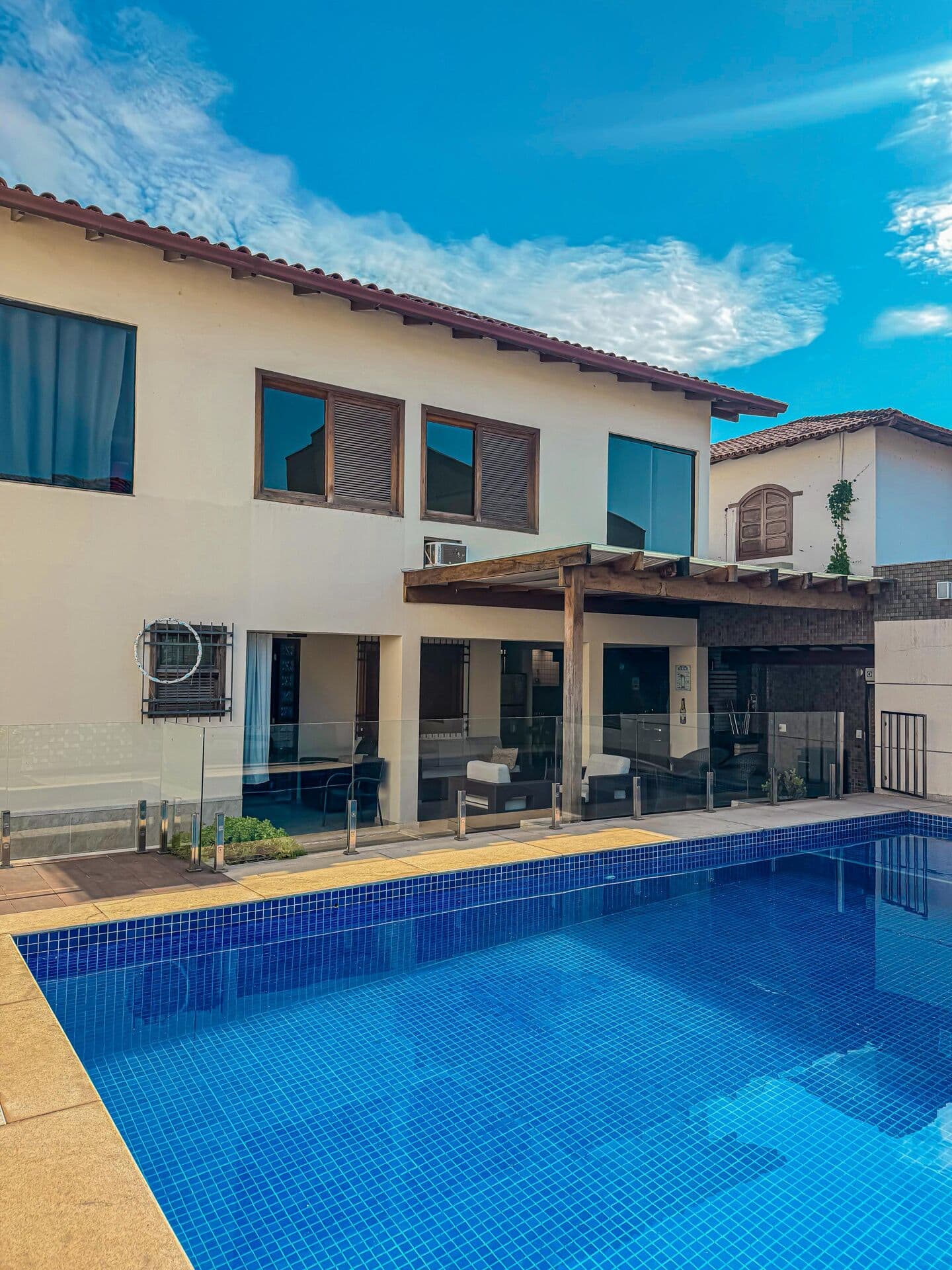 Casa na Mata da Praia com 450m², 5 quartos, 2 suítes, lazer privativo