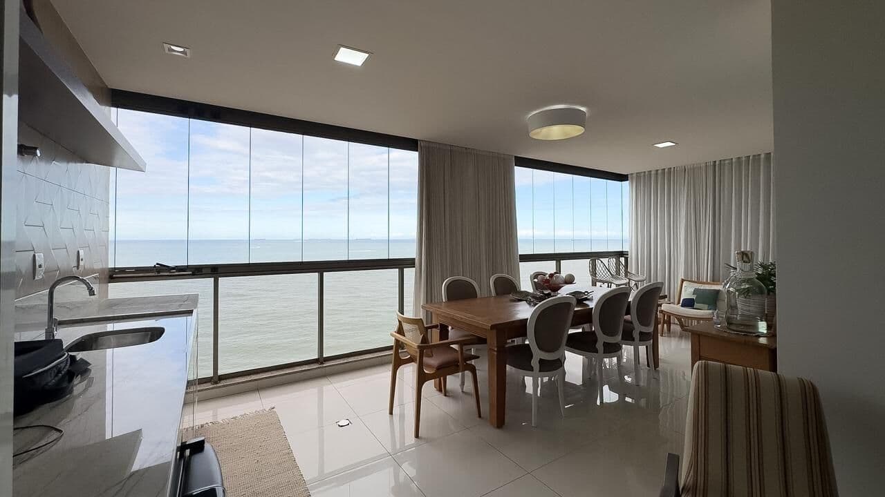 Apartamento frente mar com 160m² e 3 vagas soltas