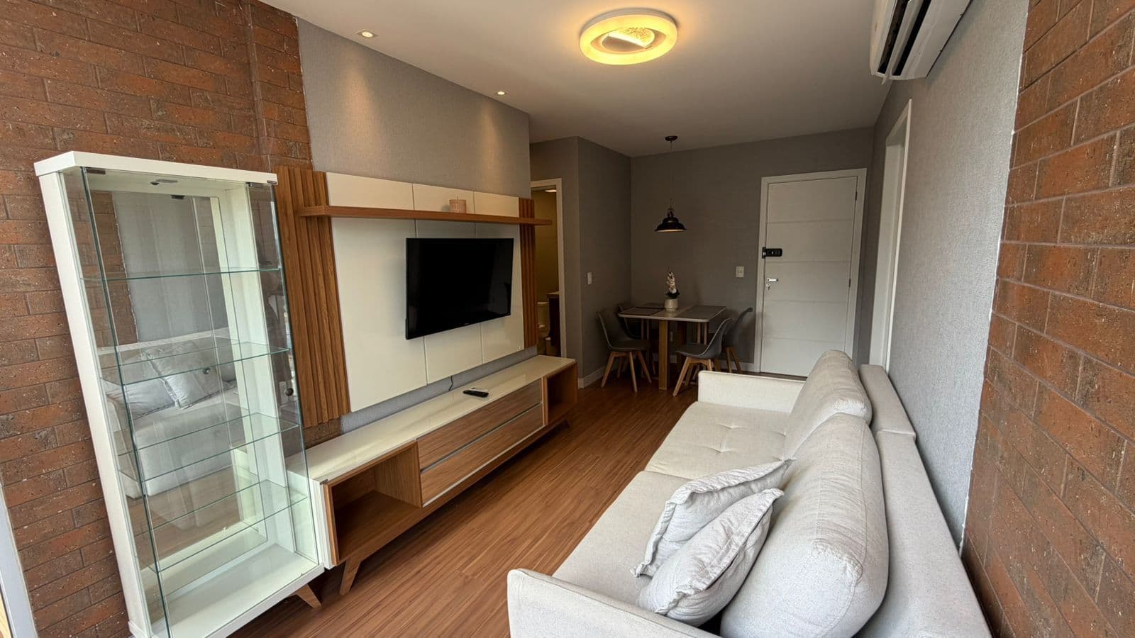 Apartamento a poucos passos do mar, 2 quartos, 60m², 1 suíte, 1 vaga