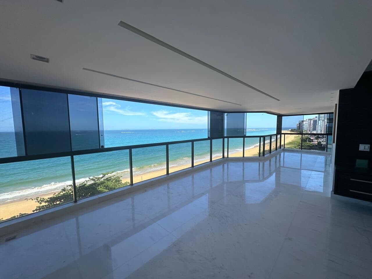 Ed. Saint Patrick - Apto Alto Padrão, frente mar, 200m², 3 quartos, 2 suítes, 3 vagas