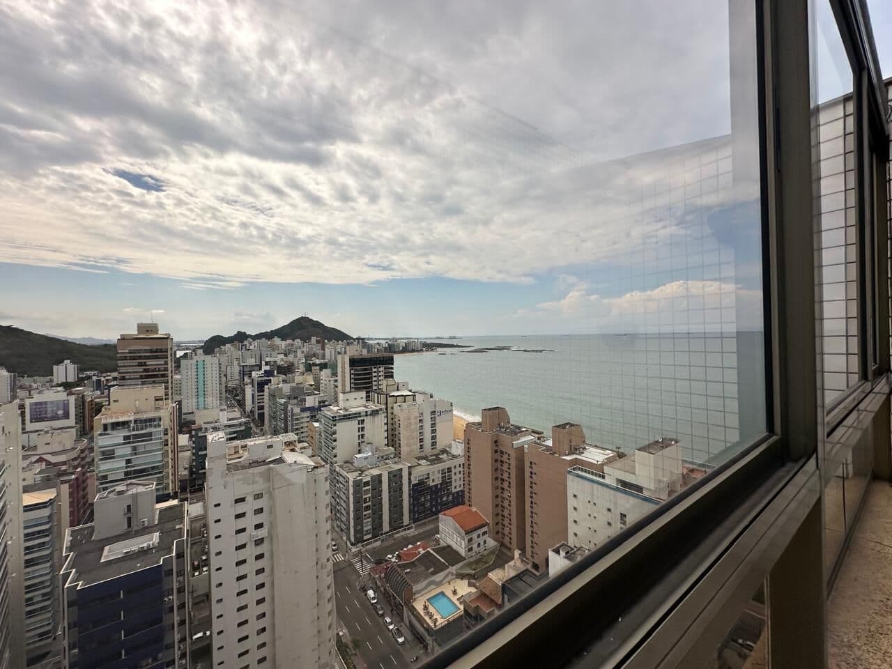 Cobertura duplex no Ed. Lausanne, 377m², 3 suítes, 4 vagas e lazer privativo