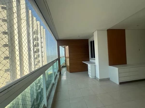 Apartamento quadra do mar, 180m², 4 quartos, 2 suítes, 3 vagas, lazer de clube
