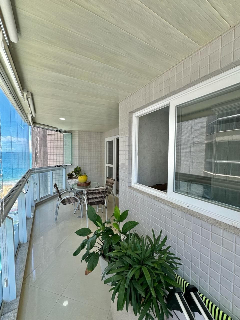 Ed. Mar Mediterrâneo. Oportunidade frente mar. Apto 180m², 4 quartos, 3 suítes, 3 vagas
