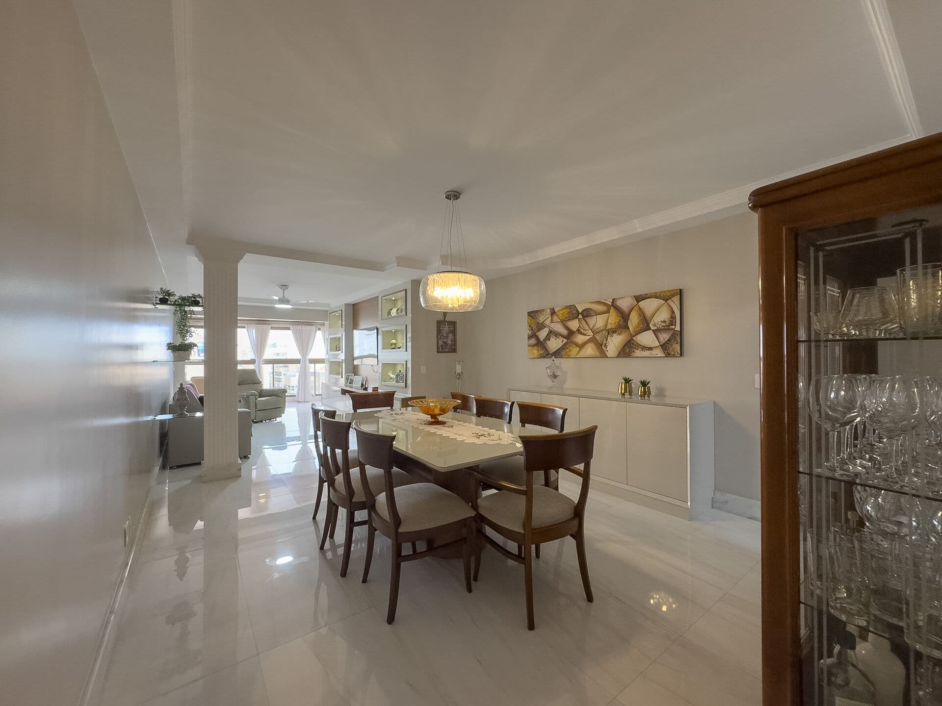 Apartamento na 2ª quadra do mar, 4 quartos, 1 suíte, 168m², 2 vagas e lazer de clube completo