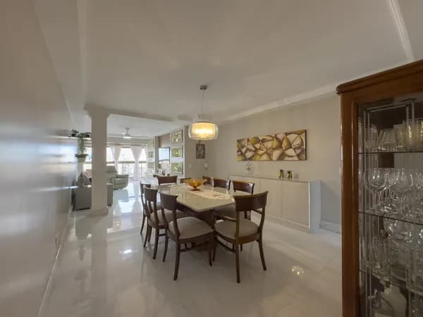 Apartamento na 2ª quadra do mar, 4 quartos, 1 suíte, 168m², 2 vagas e lazer de clube completo