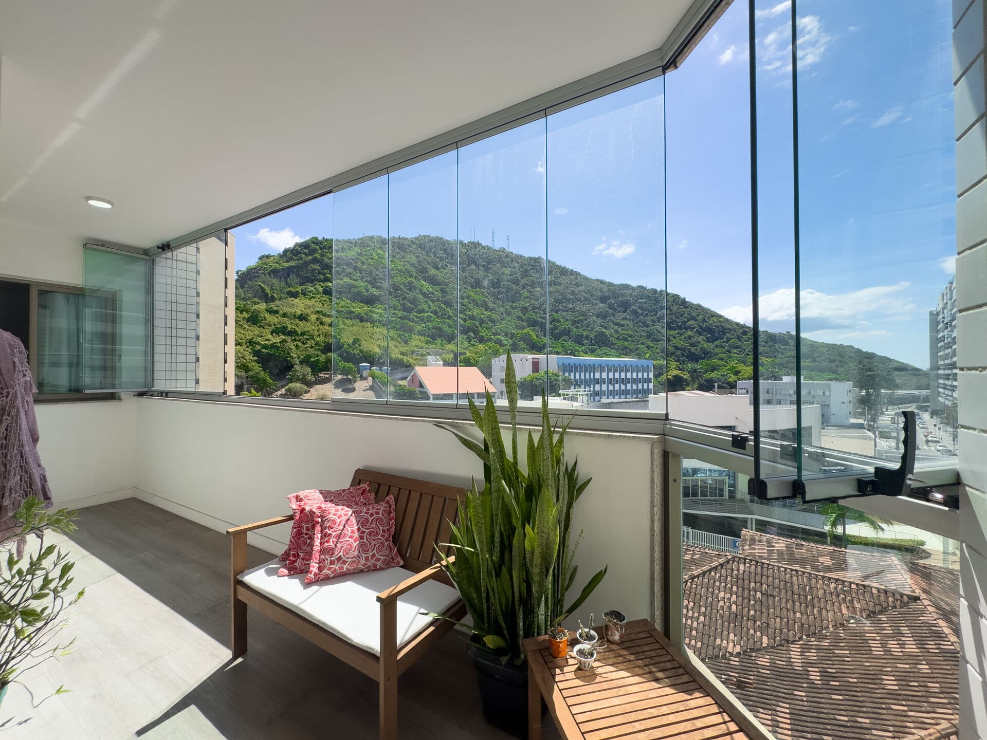 Apartamento na 2ª quadra do mar, 150m², 4 quartos, 1 suíte, 2 vagas, lazer completo